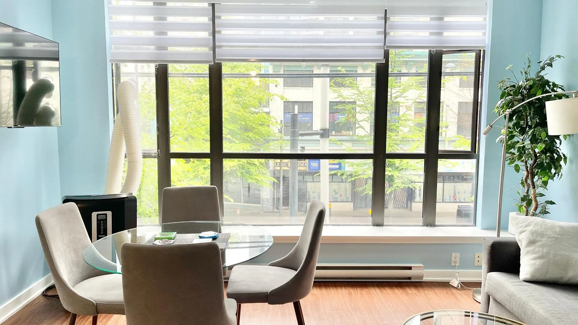 Downtown 1Br Condo At Granville Strip Near English Bay Vancouver Kanada
